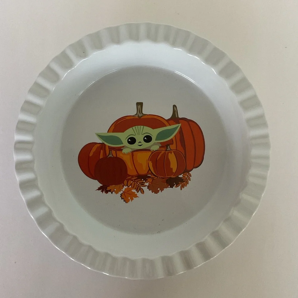 Star Wars White Pumpkin Pie Plate with Baby Yoda and Pumpkins